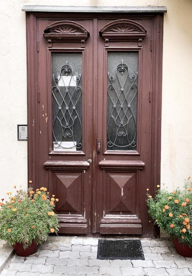 Old Town Home Of Evil Dog Вилнюс Екстериор снимка